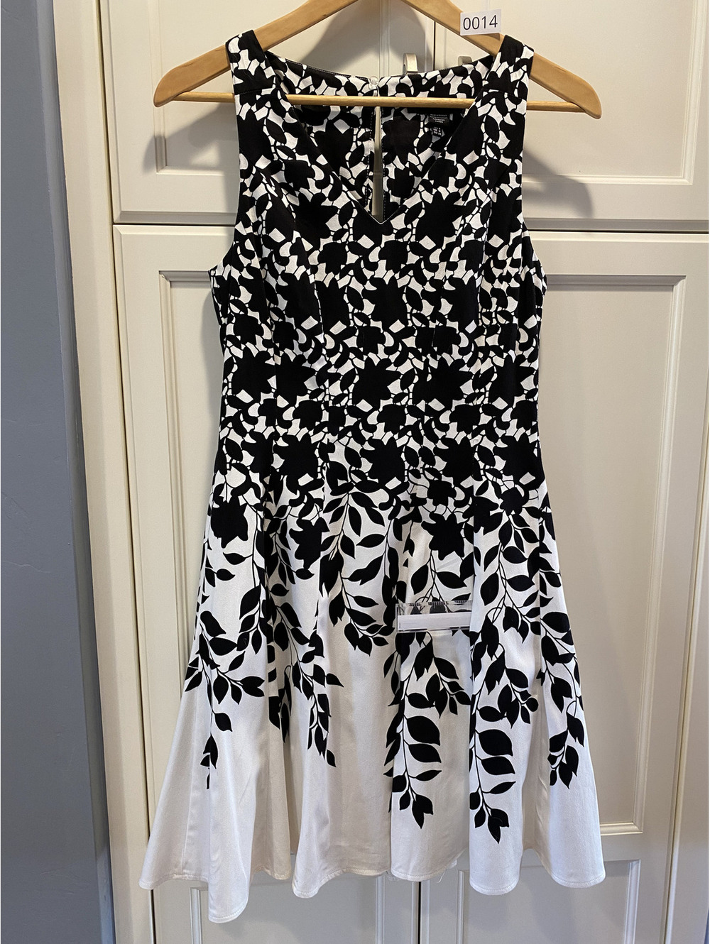 Maggy London Women's Black and White Floral Sleeveless Dress, Size US 4 / UK 8 /